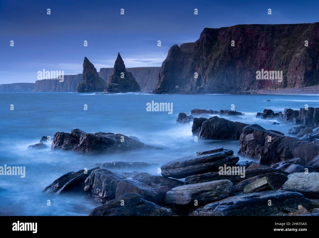 Duncansby Head and Sea Stacks at Dawn, Cithness, Scottish Highlands, Écosse, Royaume-Uni,Europe Banque D'Images