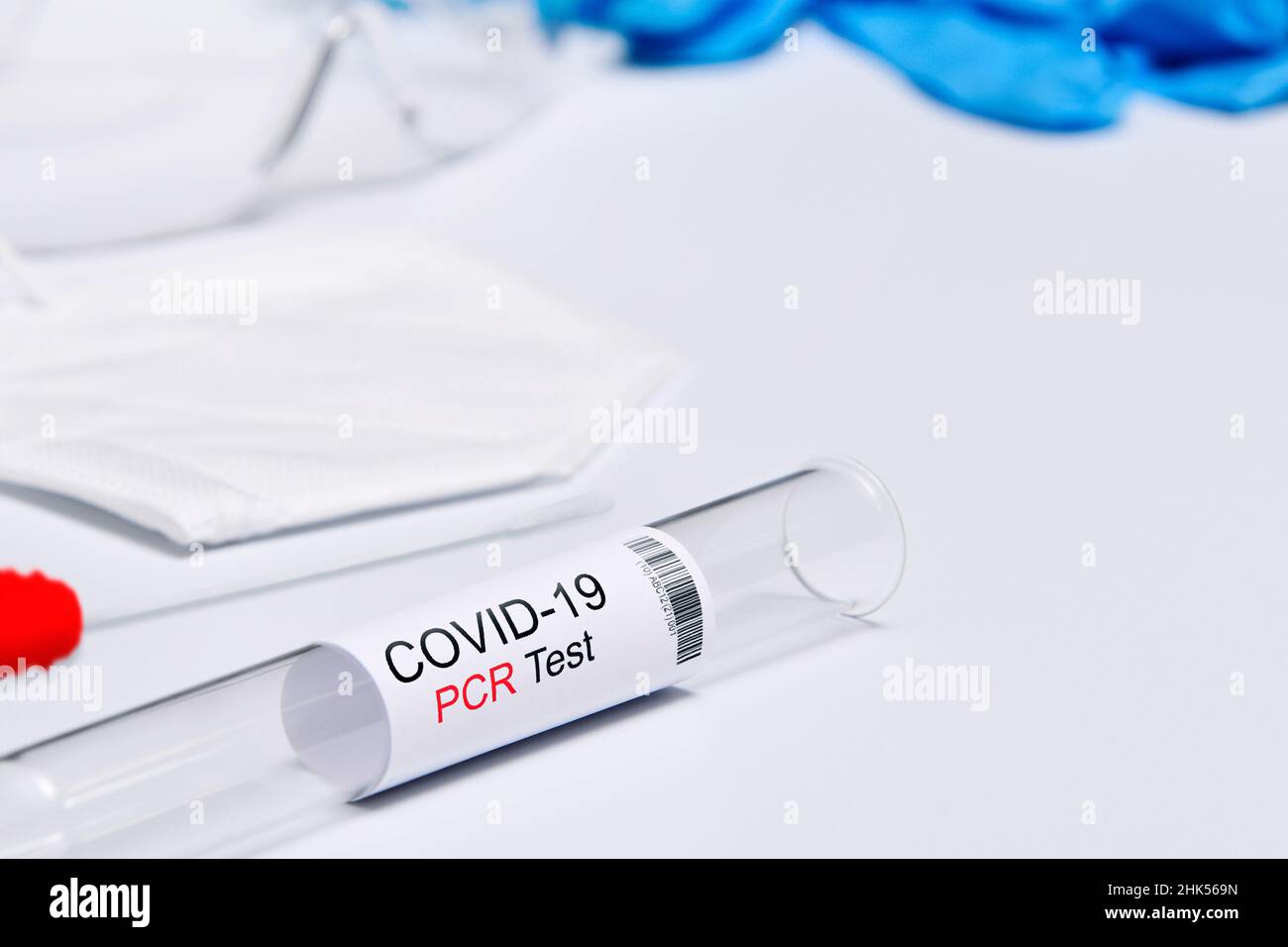 Kit testé Covid19 , coronavirus symptômes concept médical avec PPE et