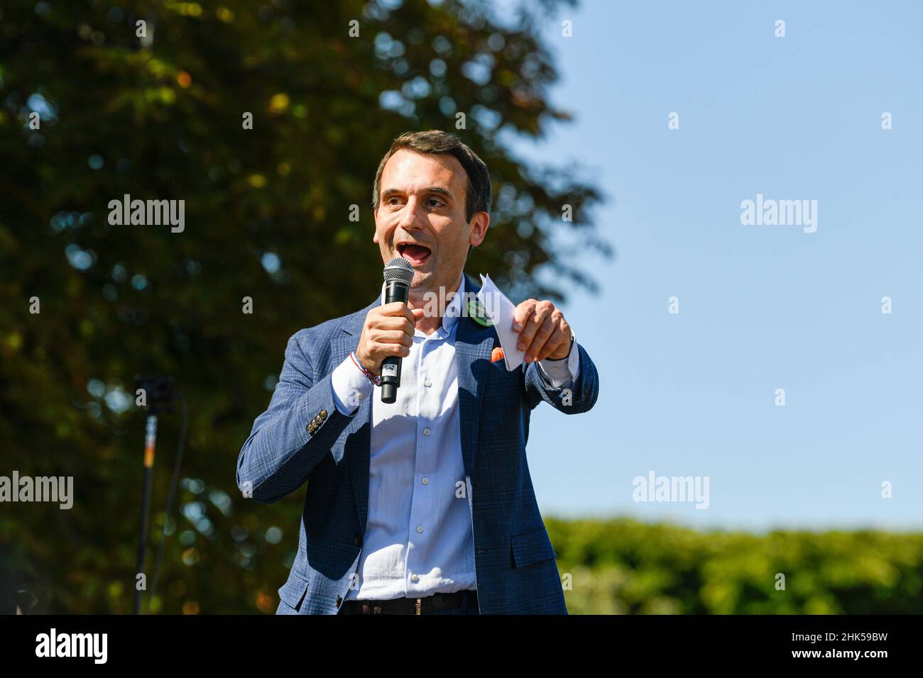 Florian Philippot parle aux manifestants lors de la manifestation anti - sanitaire Pass à l'initiative du parti politique de Florian Philippot 'les Banque D'Images