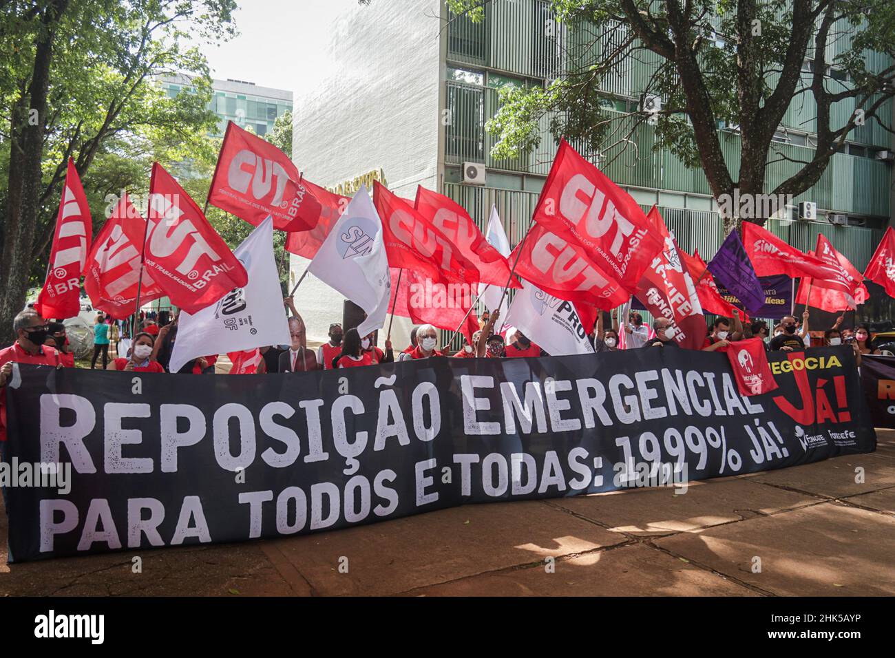 BRASÍLIA, DF - 02.02.2022: SERVIDORES PÚBLICOS REALIZAM PROTESTO - les fonctionnaires fédéraux tiennent une manifestation sur l'Esplanade des ministères, dans l'espace serveur, à côté du ministère de l'économie.Les serveurs protestent contre le gouvernement Bolsonaro et demandent un réajustement de 19,99 %.Les protestations ont commencé lorsque le Président a promis des augmentations de salaire pour les catégories de police.(Photo: Leo Bahia/Fotoarena) Banque D'Images