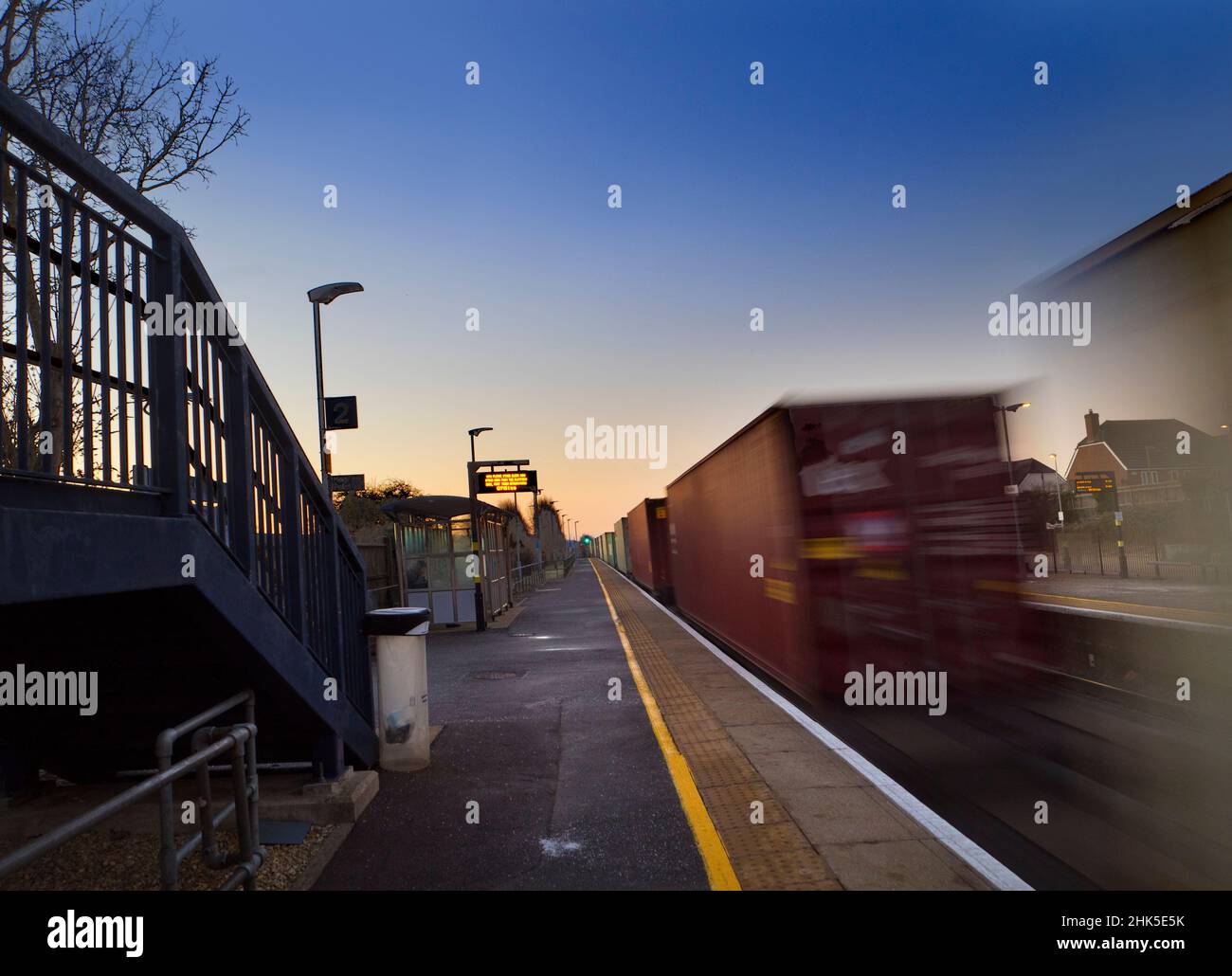 Mon village natal de Radley, dans l'Oxfordshire, a la chance d'avoir une grande gare qui nous relie à Londres, Oxford et beaucoup d'autres endroits.Ici, nous Banque D'Images