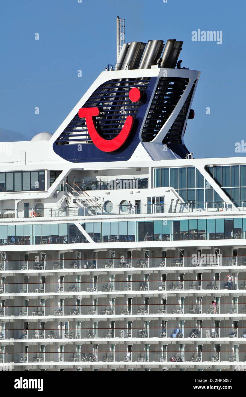 Entonnoir du bateau TUI Cruises Mein Schiff1 lors d'une croisière dans les îles Canaries en janvier 2019 Banque D'Images