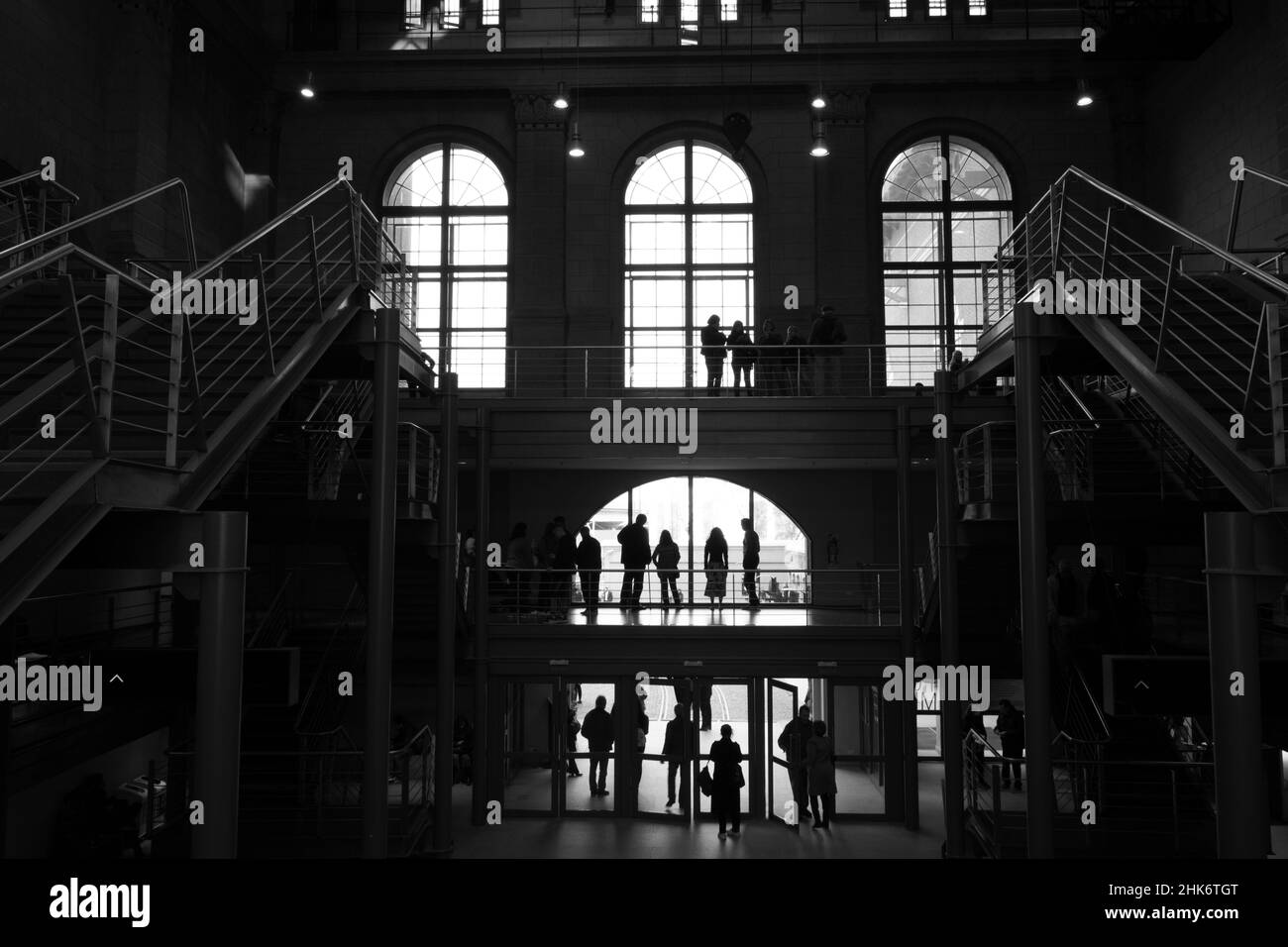 Intérieur d'Usina del Arte, bâtiment emblématique de la ville de Buenos Aires, avec escaliers et fenêtres.Argentine.BnW Banque D'Images