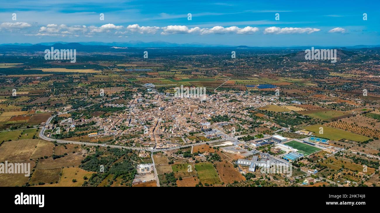 Vue aérienne, Santanyí vue sur la ville avec vue sur l'intérieur des terres, Santanyí, Iles Baléares, Majorque, Iles Baléares,Espagne, Europe, ES, Voyage, Tourisme,Destinati Banque D'Images