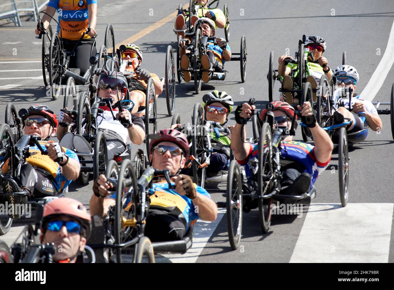 Concurrents sur le départ de la course de vélo à main de l'ehc Paracycling sur route de vélo à main playa blanca Lanzarote Iles Canaries Espagne Banque D'Images