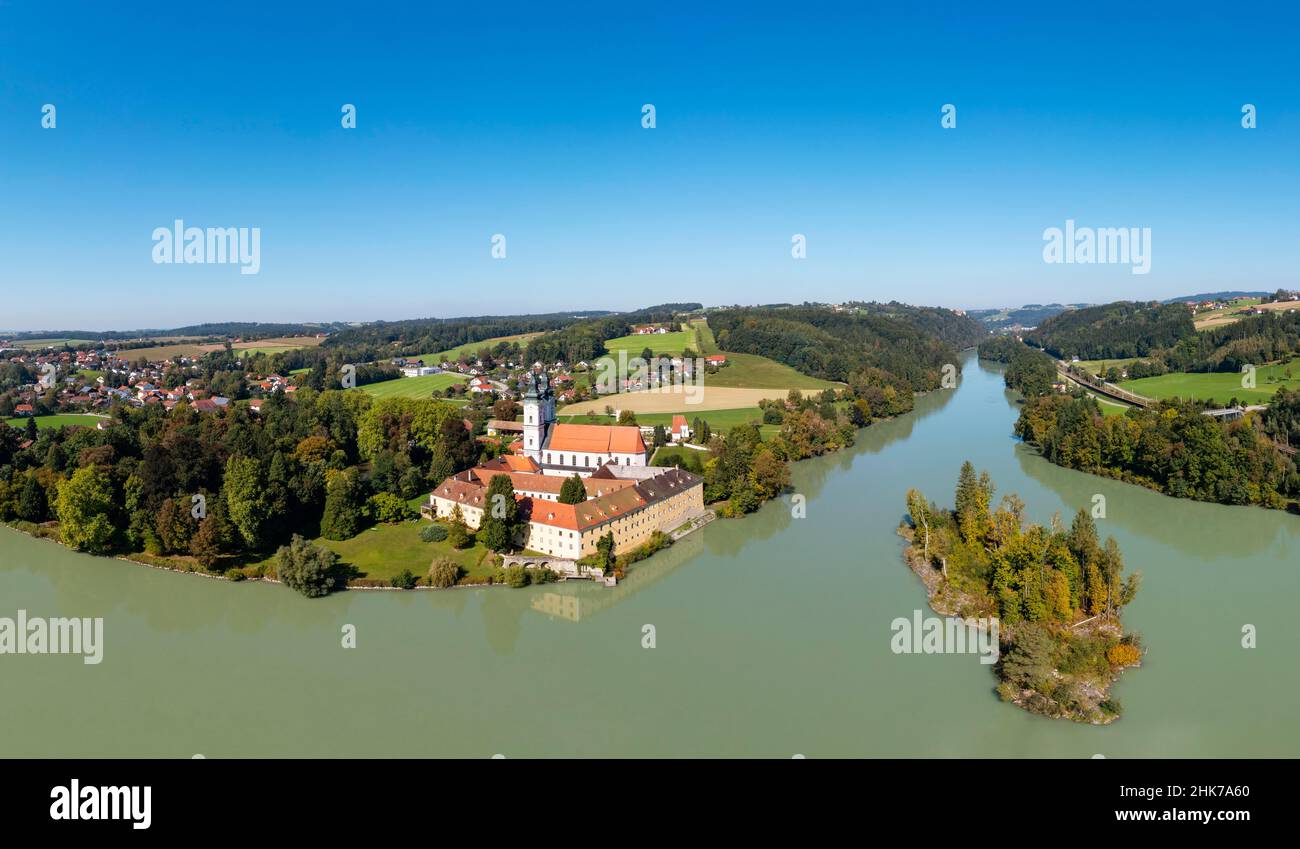 Tir de drone, vue du côté autrichien de l'auberge au monastère de Vornbach, Neuhaus am Inn, Baederdreieck, Basse-Bavière, Bavière,Allemagne Banque D'Images