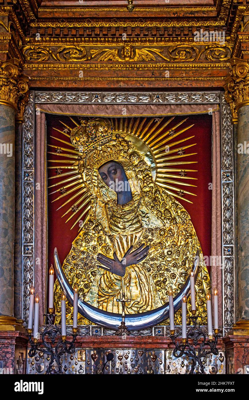 Chapelle avec l'image de notre Dame de la Miséricorde à la porte de l'Aube, Vilnius, Lituanie, Vilnius, Lituanie Banque D'Images
