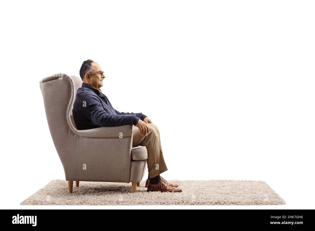 Photo de profil d'un fauteuil d'homme adulte décontracté isolé sur fond  blanc Photo Stock - Alamy