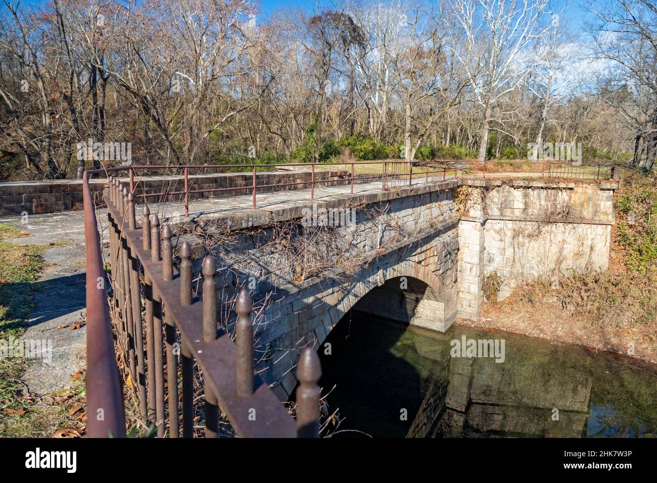 Little Orleans, Maryland - Un pont qui transportait autrefois le Chesapeake & Ohio Canal au-dessus de quinze Mile Creek.Le canal exploité de 1831 à 1924, Carry Banque D'Images
