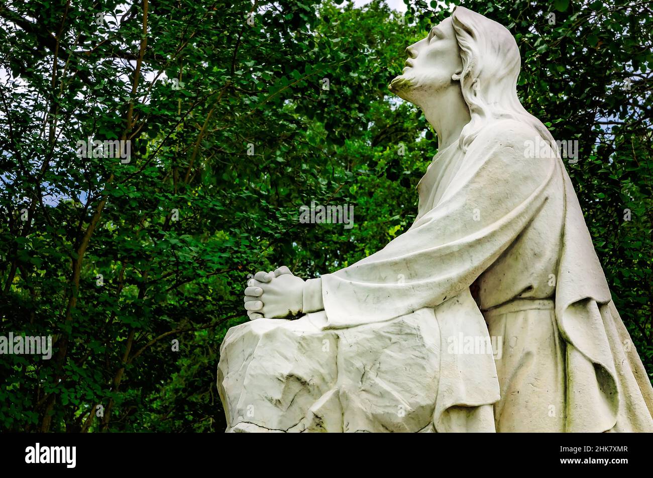 Une statue de Jésus dans le jardin de Gethsemane est photographiée dans les jardins de Memory Hill, le 24 août 2019, à Tuscaloosa, Alabama. Banque D'Images