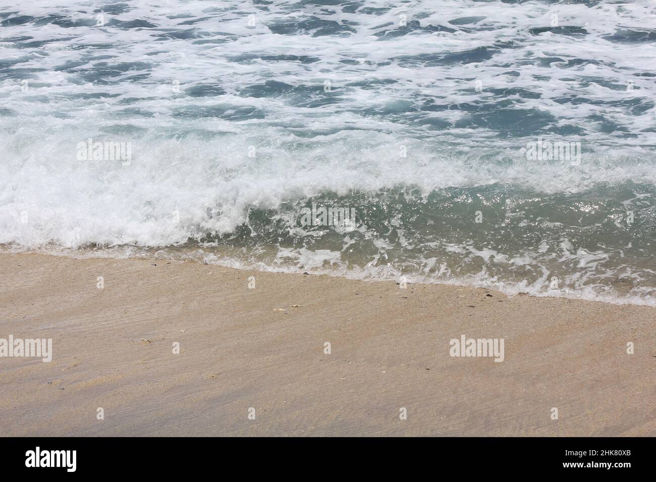 fond de vagues et de mousse sur la plage Banque D'Images