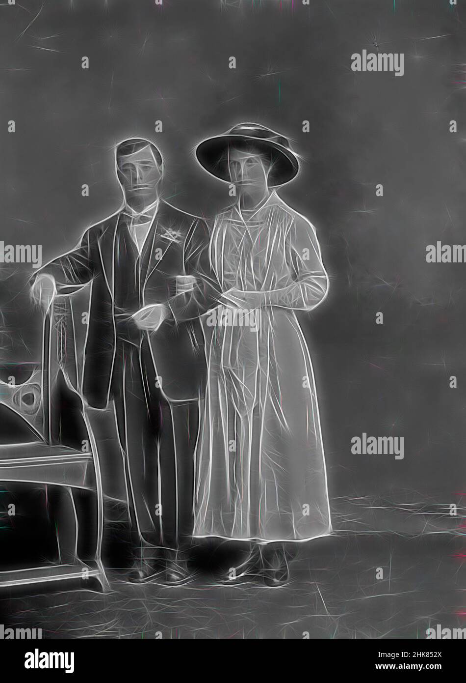 Inspiré par Barnes M. Mrs. 6 CAB (?), Berry & Co, vers 1920, Wellington, repensé par Artotop. L'art classique réinventé avec une touche moderne. Conception de lumière chaleureuse et gaie, de luminosité et de rayonnement de lumière. La photographie s'inspire du surréalisme et du futurisme, embrassant l'énergie dynamique de la technologie moderne, du mouvement, de la vitesse et révolutionne la culture Banque D'Images