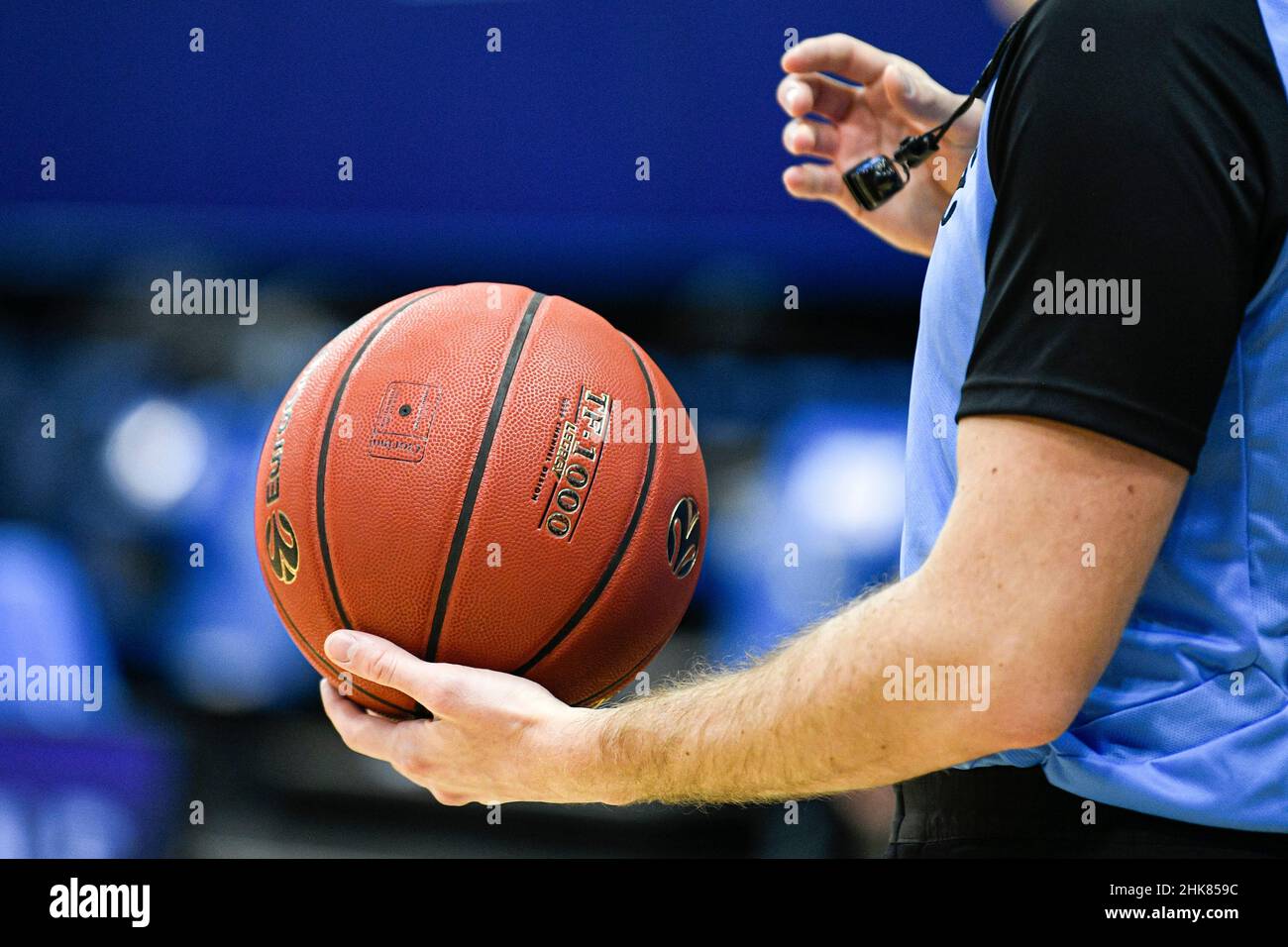 Arbitre de basket eurocup Banque de photographies et d'images à haute  résolution - Alamy