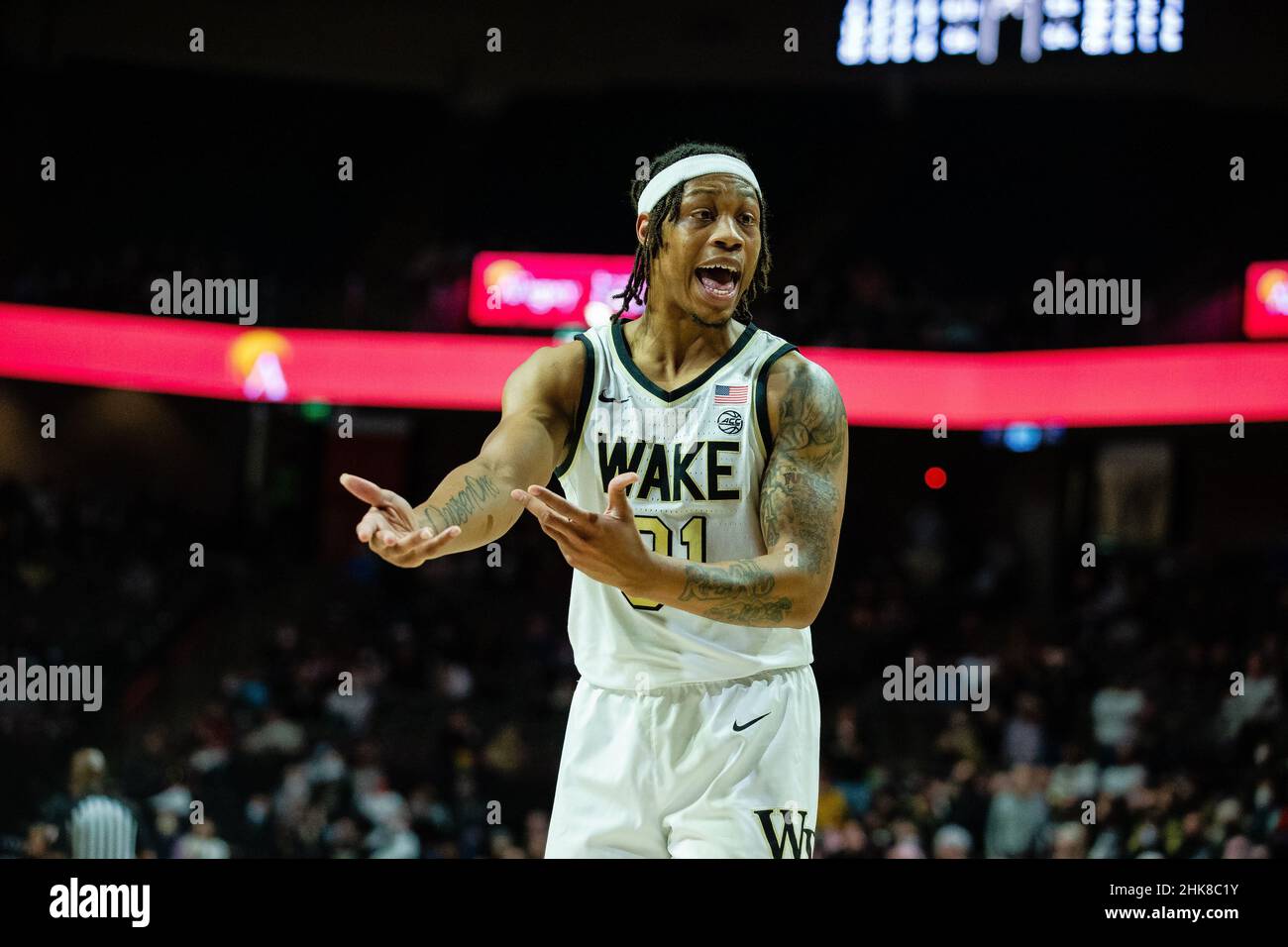 Winston-Salem, Caroline du Nord, États-Unis.2nd févr. 2022.Le gardien des diacres de Wake Forest Daemon Alondes Williams (31) réagit à l'appel lors de la première moitié de la rencontre ACC Basketball au LJVM Coliseum à Winston-Salem, en Caroline du Nord.(Scott Kinser/Cal Sport Media).Crédit : csm/Alay Live News Banque D'Images