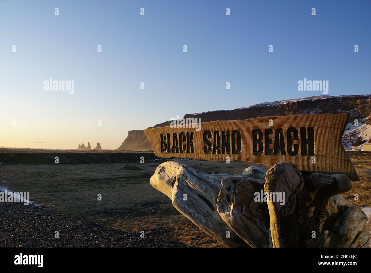 Panneau de plage sable noir Banque D'Images