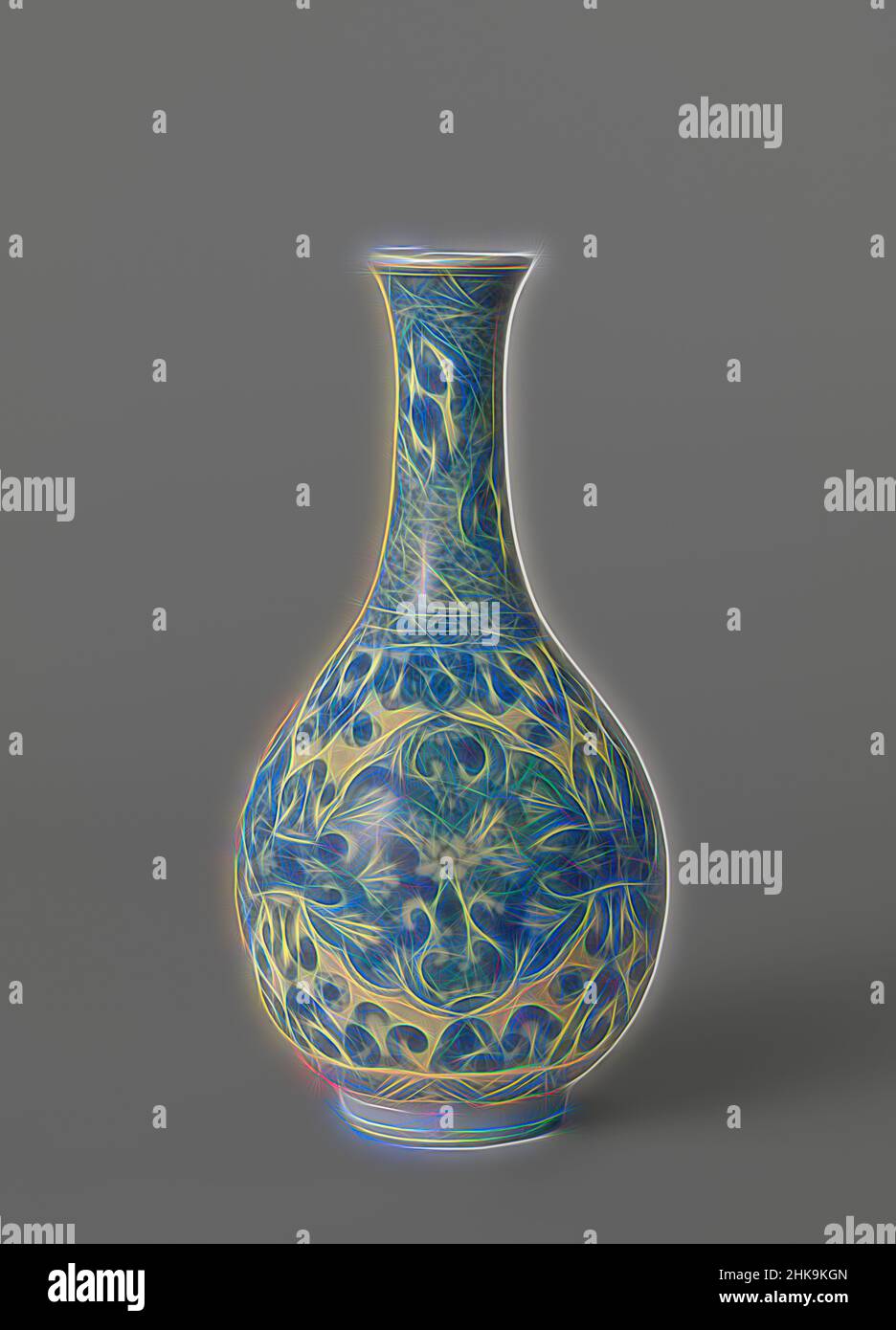 Inspiré par un vase en forme de poire avec des bandes florales, un vase en porcelaine en forme de bouteille avec un corps en forme de poire et un col étalant, peint en bleu sous-brillant. Sur le ventre quatre cartouris à lobes, qui sont interconnectés. Dans les cartouris de lotus sculptés dans un fond bleu. Au-dessus et en dessous, repensé par Artotop. L'art classique réinventé avec une touche moderne. Conception de lumière chaleureuse et gaie, de luminosité et de rayonnement de lumière. La photographie s'inspire du surréalisme et du futurisme, embrassant l'énergie dynamique de la technologie moderne, du mouvement, de la vitesse et révolutionne la culture Banque D'Images