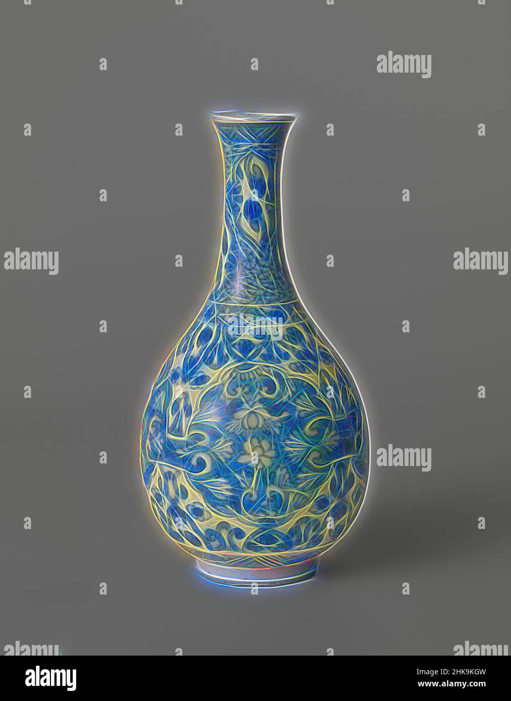 Inspiré par un vase en forme de poire avec des bandes florales, un vase en porcelaine en forme de bouteille avec un corps en forme de poire et un col étalant, peint en bleu sous-brillant. Sur le ventre quatre cartouris à lobes, qui sont interconnectés. Dans les cartouris de lotus sculptés dans un fond bleu. Au-dessus et en dessous, repensé par Artotop. L'art classique réinventé avec une touche moderne. Conception de lumière chaleureuse et gaie, de luminosité et de rayonnement de lumière. La photographie s'inspire du surréalisme et du futurisme, embrassant l'énergie dynamique de la technologie moderne, du mouvement, de la vitesse et révolutionne la culture Banque D'Images
