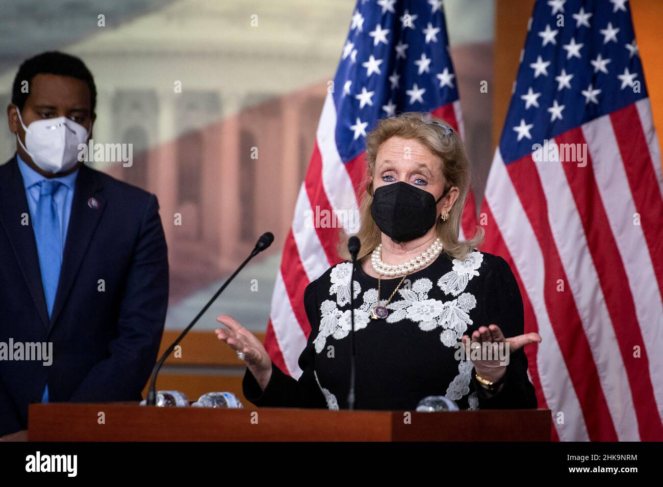 Debbie Dingell (démocrate du Michigan), représentante des États-Unis, fait des remarques lors d'une conférence de presse au Capitole des États-Unis à Washington, DC, USA, le mercredi 2 février,2022. Photo de Rod Lamkey/CNP/ABACAPRESS.COM Banque D'Images