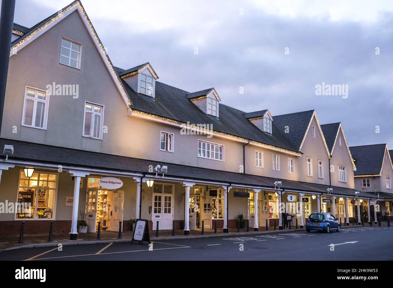 Bicester Village, Oxfordshire début d'après-midi fin février 2022.Peu de clients sont là. Banque D'Images