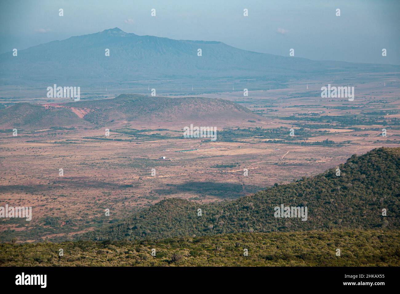 Vue fantastique sur la vallée du Rift, Kenya, avec le mont Longonot en arrière-plan Banque D'Images