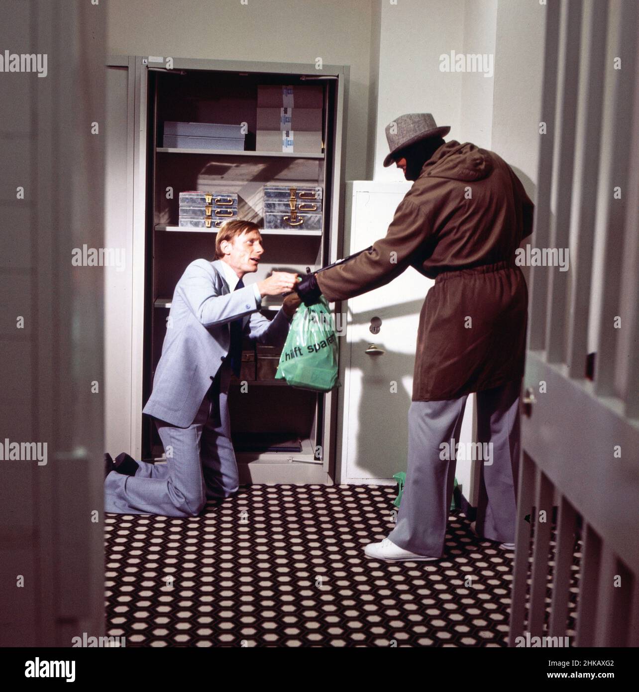 Vier gegen die Bank, Fernsehfilm, Deutschland 1976, Regie: Wolfgang Petersen, Darsteller: Otto Sander (liens) Banque D'Images