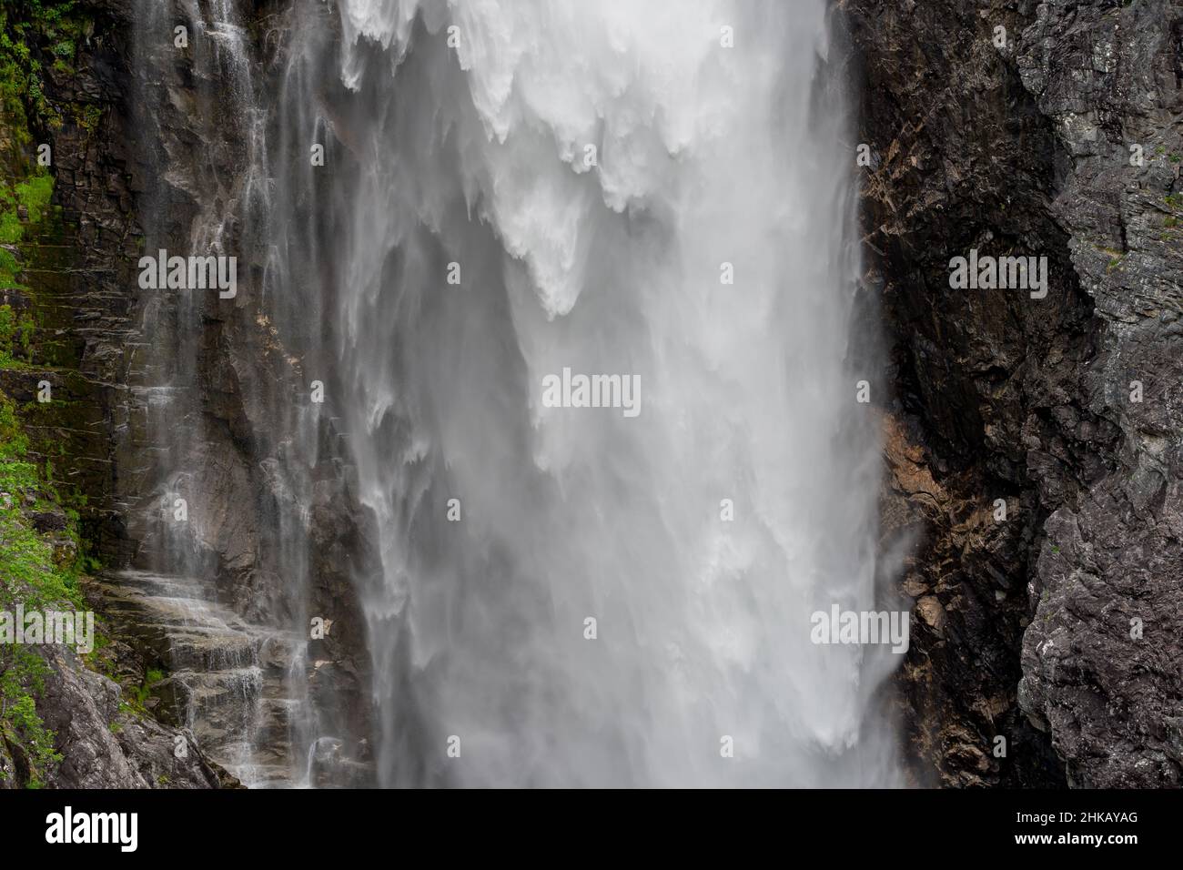 TAFJORD, NORVÈGE - 2020 JUIN 23.La cascade de Muldalfossen est l'une des plus grandes chutes d'eau de Norvège avec près de 200 mètres de chute libre. Banque D'Images