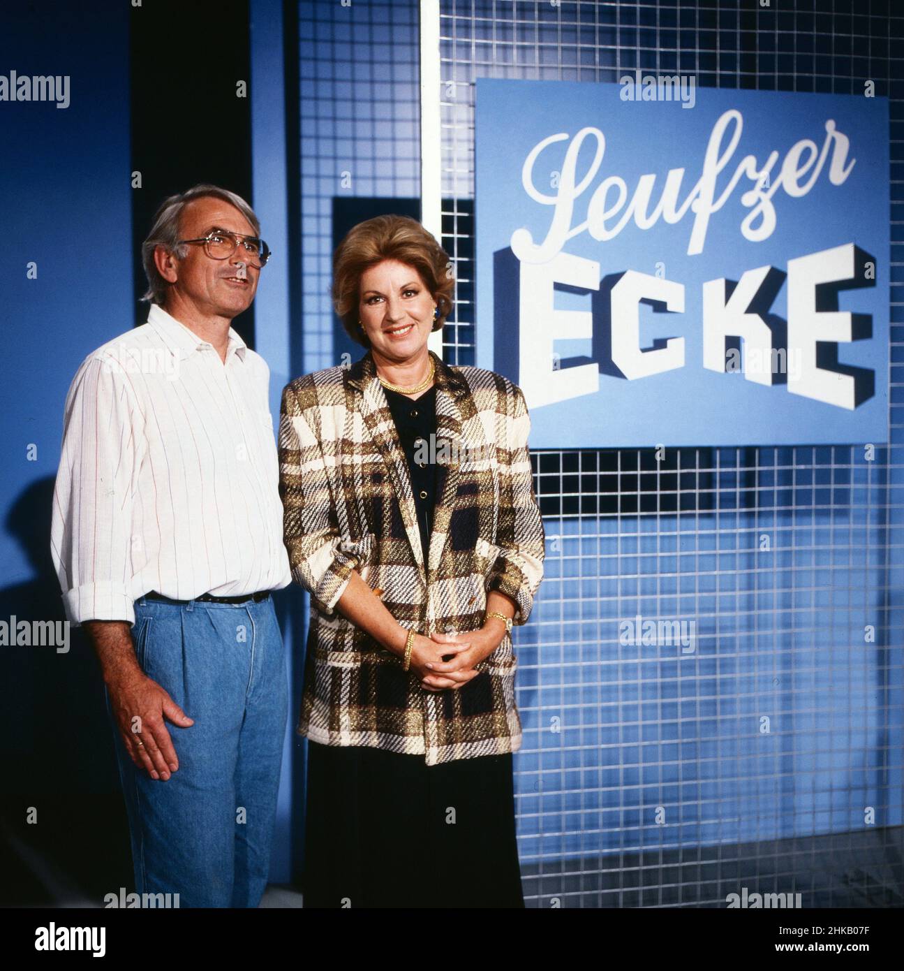 Fragen Sie Frau Doktor Cora, Comedy-Sendereihe, Deutschland 1989, Regisseur Joachim Roering mit Darstellerin Johanna von Koczian in der Seufzer-Ecke Banque D'Images