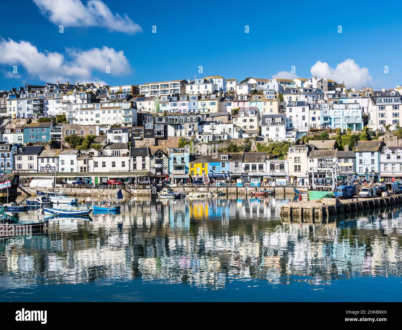 Une journée ensoleillée à Brixham dans le sud du Devon. Banque D'Images