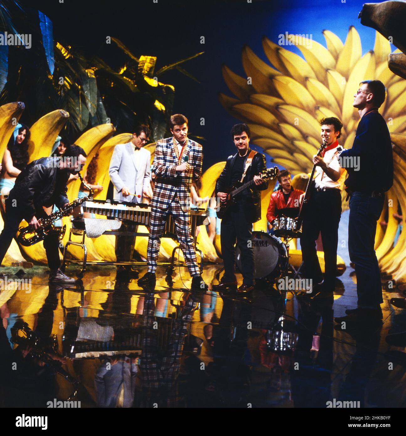 Bananas, Comedy- und Muskshow, Sendereihe, Deutschland 1981 - 1984, Gaststar: Britische Ska Band 'Sadness' mit ihrem Song 'embarragid' Banque D'Images