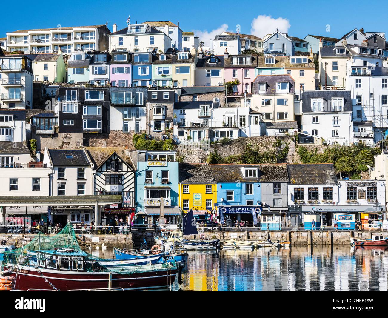 Une journée ensoleillée à Brixham dans le sud du Devon. Banque D'Images