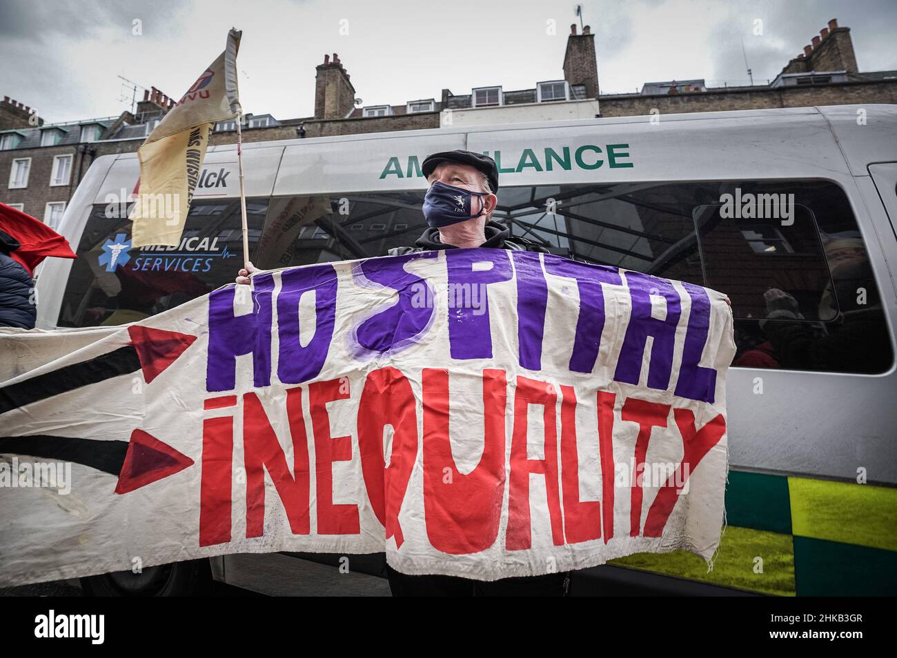 Londres, Royaume-Uni.3rd févr. 2022.Les agents de sécurité de l'hôpital Great Ormond Street Hospital (GOSH) commencent une grève de six semaines du 2nd février au 18th mars.La grève appelle à la fin de l'externalisation et exige des conditions de travail plus équitables et plus équitables, y compris la couverture de maternité, les congés annuels, les blessures et les heures supplémentaires, comme le reste du personnel de l'hôpital.Les gardes DE sécurité DE GOSH sont fiers d'être des travailleurs clés mais affirment qu'ils se sont vu refuser la même reconnaissance et les mêmes récompenses que leurs collègues du NHS.Credit: Guy Corbishley/Alamy Live News Banque D'Images