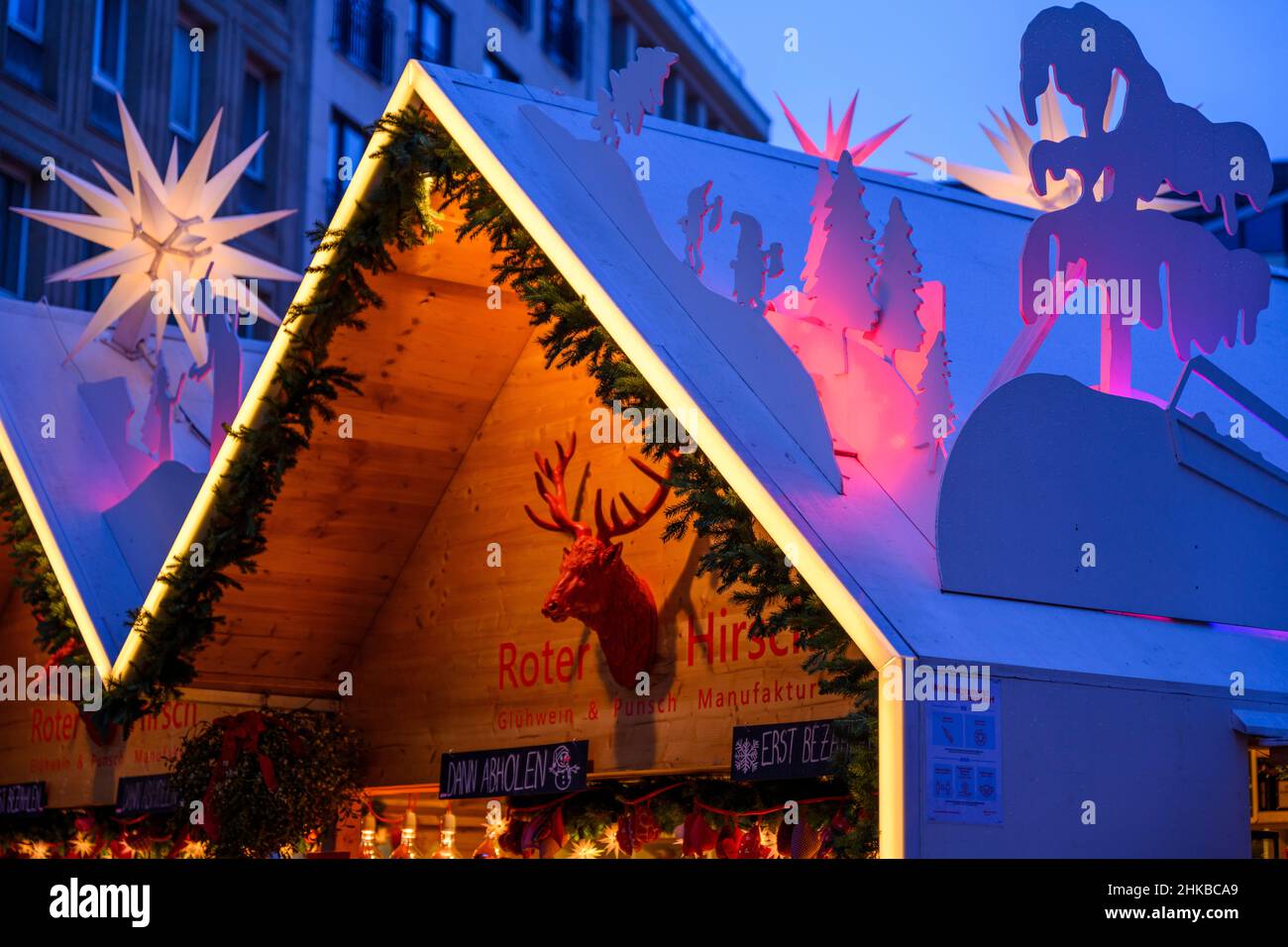 Place de Noël au marché de Noël dans le centre-ville de Düsseldorf, NRW, Allemagne sur 11.12.2021 Banque D'Images