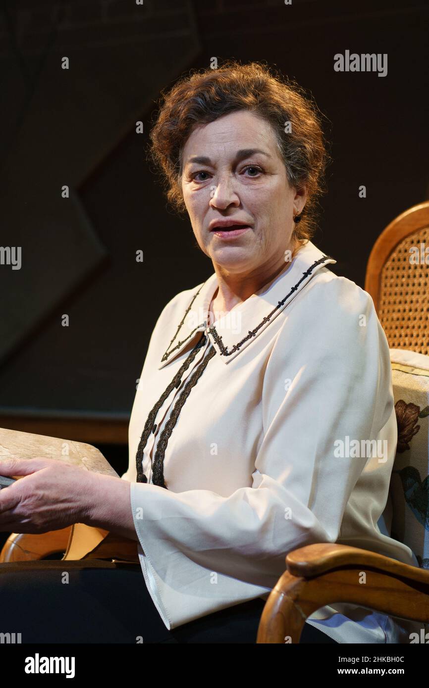 Madrid, Espagne.03rd févr. 2022.L'actrice Cristina Marcos pose lors de la présentation de la pièce 'Lorca, Vicenta' au théâtre Fernan Gomez à Madrid.(Photo par Atilano Garcia/SOPA Images/Sipa USA) crédit: SIPA USA/Alay Live News Banque D'Images