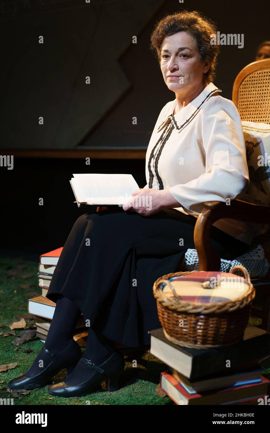 Madrid, Espagne.03rd févr. 2022.L'actrice Cristina Marcos pose lors de la présentation de la pièce 'Lorca, Vicenta' au théâtre Fernan Gomez à Madrid.(Photo par Atilano Garcia/SOPA Images/Sipa USA) crédit: SIPA USA/Alay Live News Banque D'Images