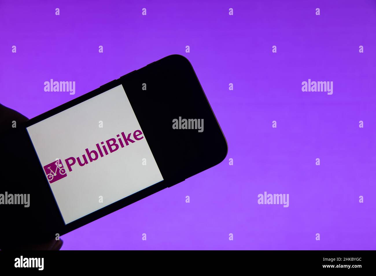 Rheinbach, Allemagne 2 février 2022, le logo de la société suisse PubliBike sur l'affichage d'un smartphone (logo de la marque) Banque D'Images