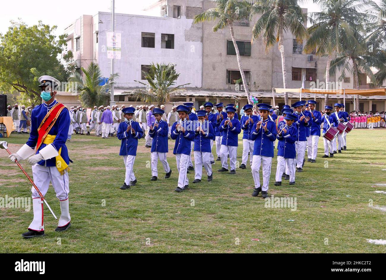 Vue de la cérémonie d'ouverture du Festival sportif SCHOOLATHON 2022 pour stimuler les jeunes talents, organisé par la communauté de Dawoodi Bohra au complexe sportif Nadil Burhani situé à North Nazimabad à Karachi le jeudi 03 février 2022. Banque D'Images