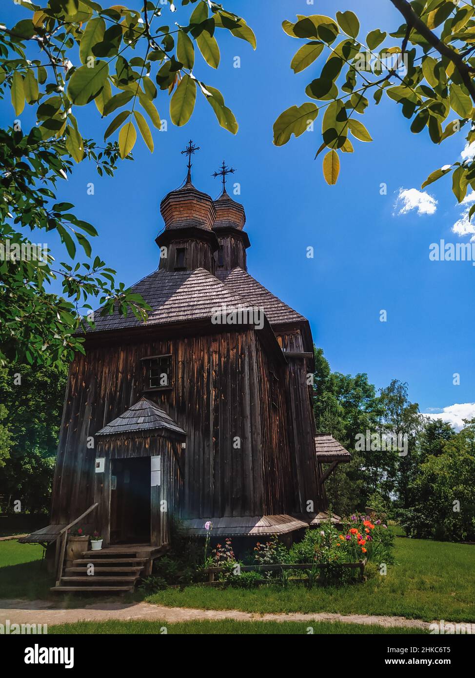 Église en bois au Musée national de l'architecture populaire et de la vie Banque D'Images