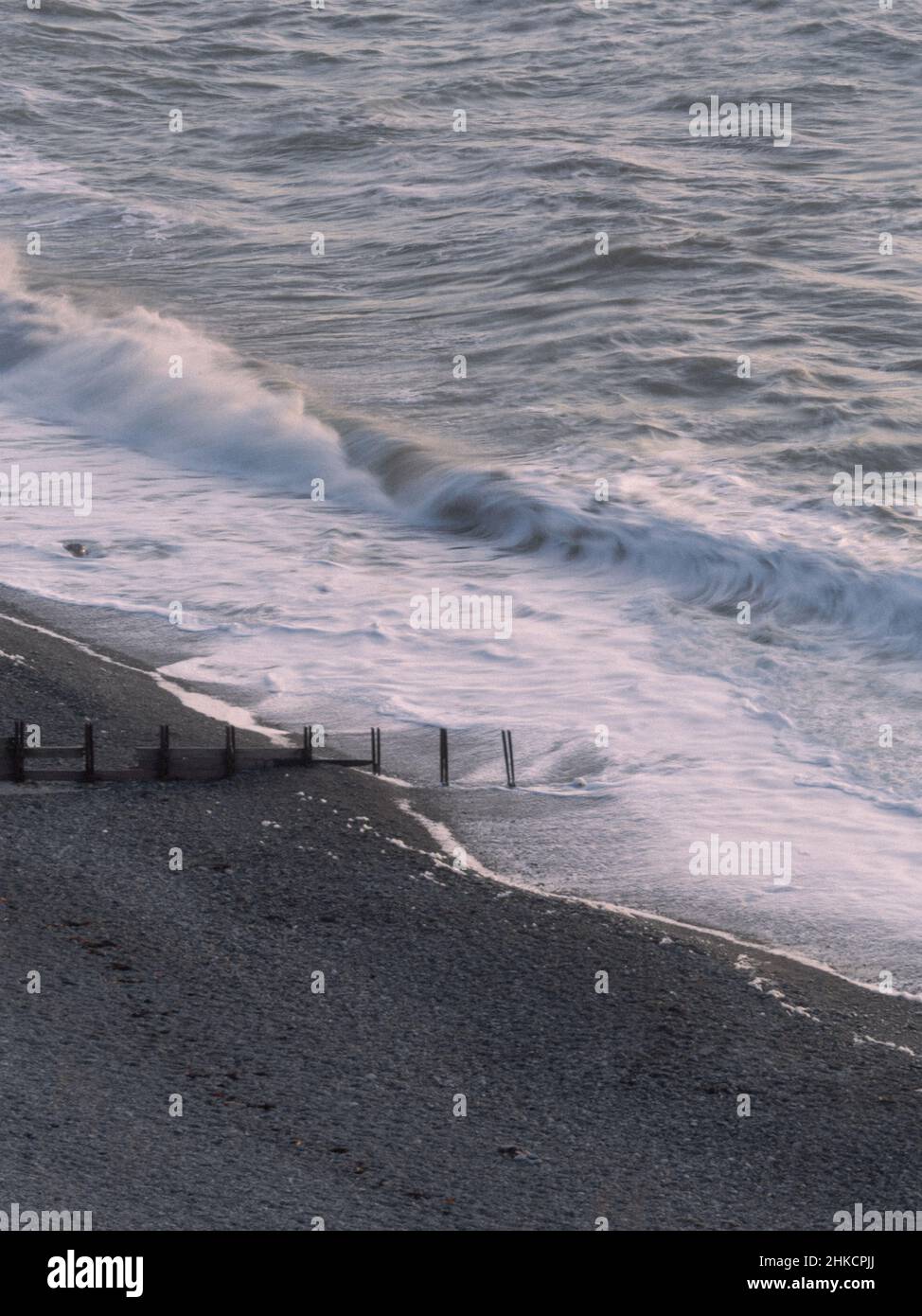 Vagues écrasant à Aberystwyth Banque D'Images