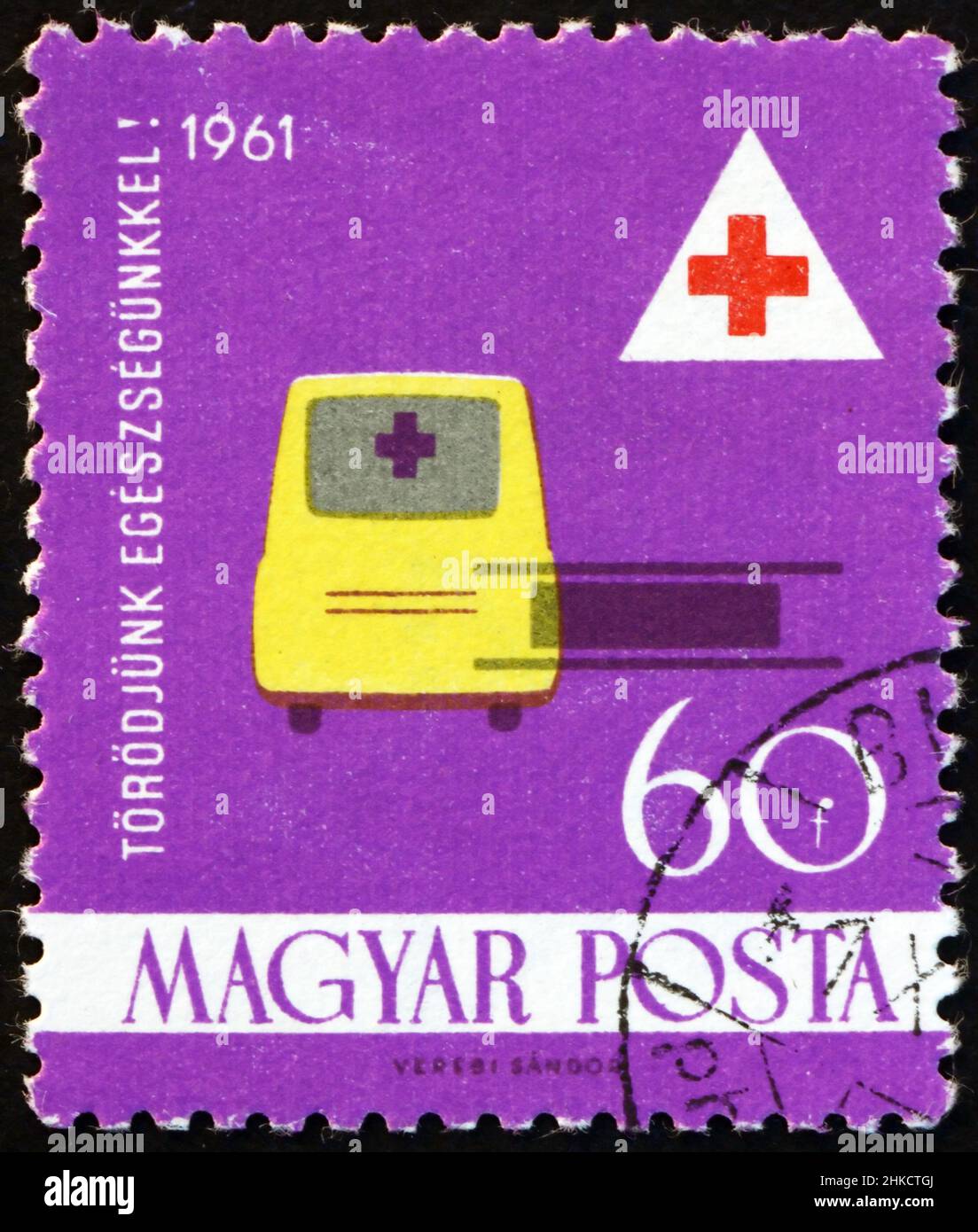 HONGRIE - VERS 1961: Un timbre imprimé en Hongrie montre une voiture d'ambulance et un brancard, service d'information sanitaire, vers 1961 Banque D'Images