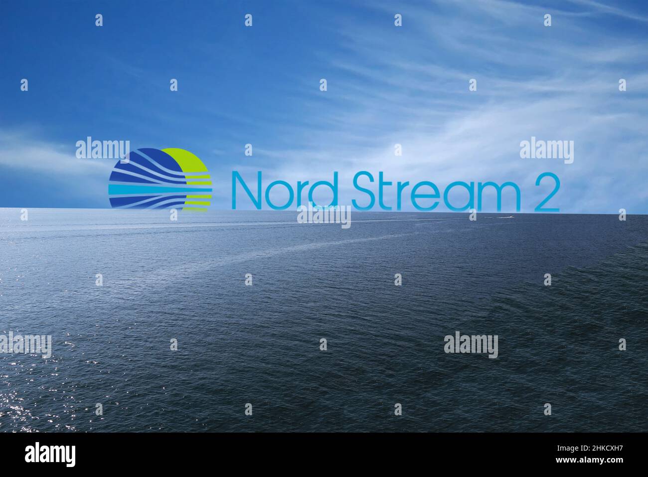 Image symbolique Nord Stream 2: Mer et logo (composition) Banque D'Images