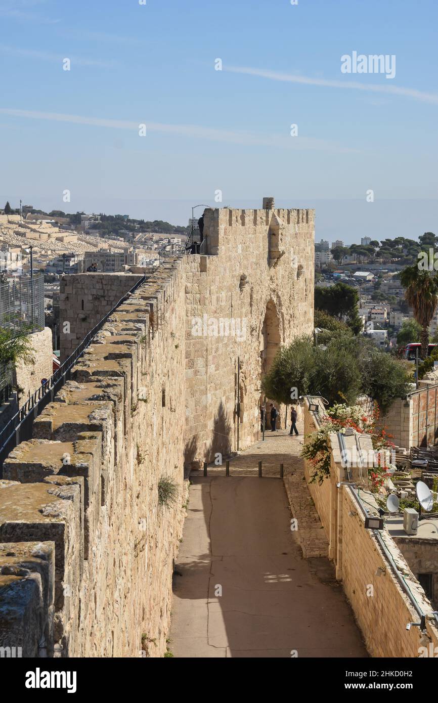 Les murs de la vieille ville de Jérusalem.Le paysage urbain de la partie historique de la capitale d'Israël. Banque D'Images