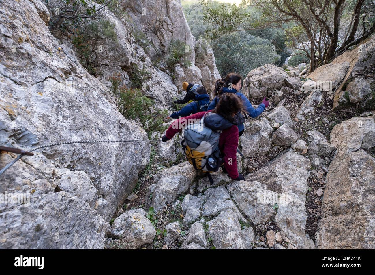 Randonneurs descendant du col de Bisquerra, sa Capella Blava, Campanet, Majorque, Iles Baléares,Espagne Banque D'Images