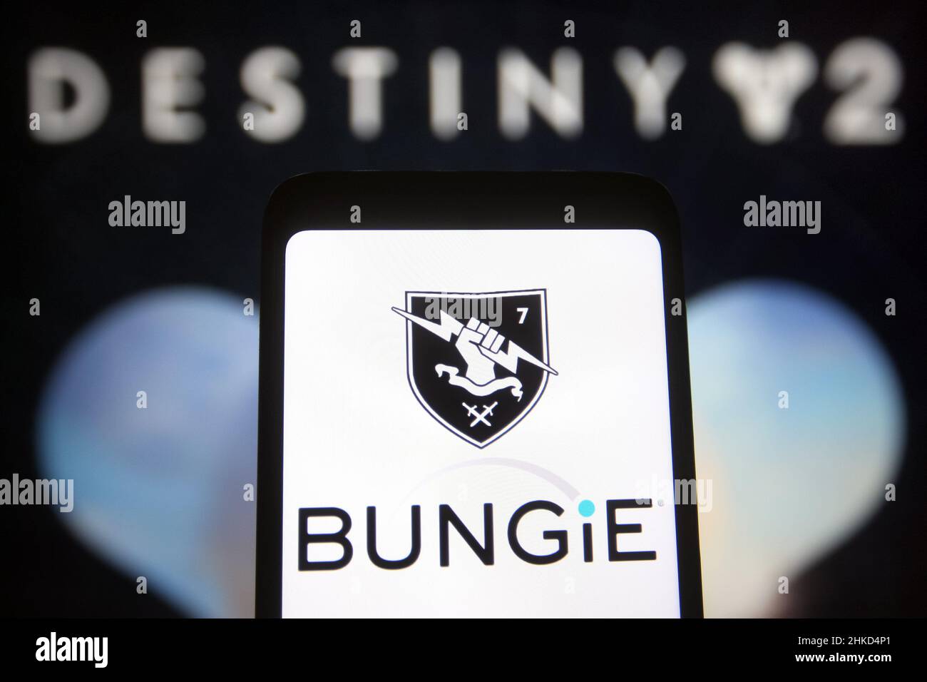 Dans cette illustration, le logo Destiny d'un jeu vidéo en ligne ..., حجم الصورة 1300x956