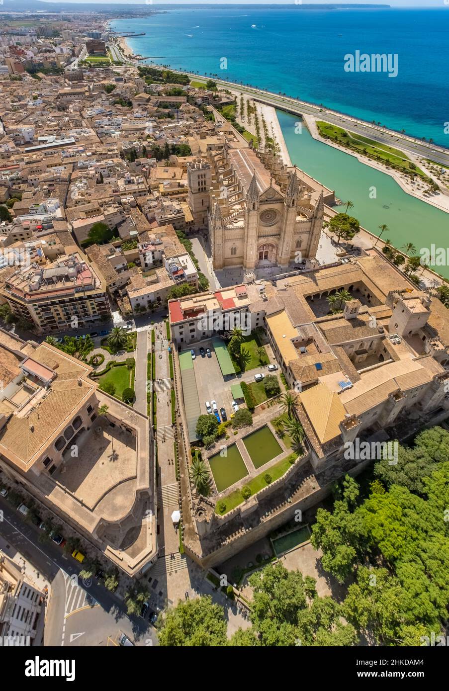 Vue aérienne, Palacio Real de la Almudaina, Palais Royal la Almudaina, Eglise Santa Iglesia Catedral de Mallorca, Cathédrale de Palma, Parc de la Mar, Palm Banque D'Images