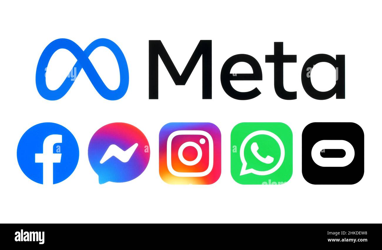 Kiev, Ukraine - 29 octobre 2021 : logo META et icônes de ses produits : Facebook, Messenger, Instagram, WhatsApp et Oculos, imprimés sur papier blanc.Donc Banque D'Images