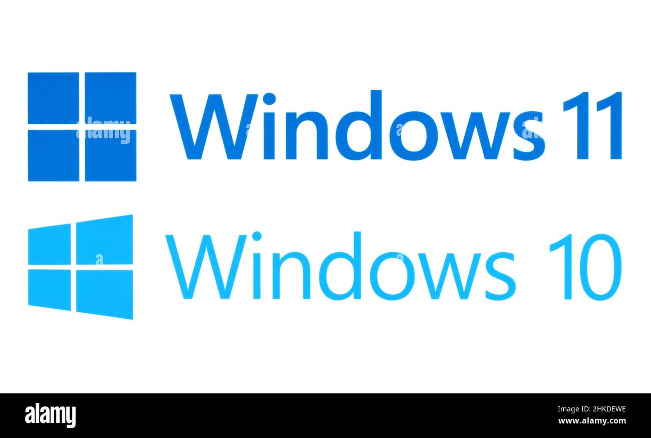 Kiev, Ukraine - 11 novembre 2021: Nouveau Windows 11 avec les logos Windows 10 imprimés sur papier.Windows 11 est une version majeure de Microsoft Windows qui succ Banque D'Images