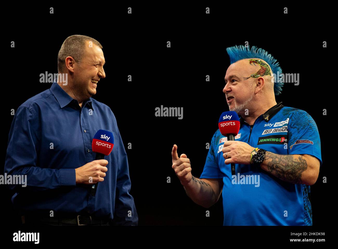 Cardiff, Royaume-Uni.03rd févr. 2022.Peter Wright, d'Écosse, est interviewé par Sky Sports.Cazoo Premier League Darts, la première nuit au Motorpoint Arena de Cardiff, au sud du pays de Galles, le jeudi 3rd février 2022. photo de Lewis Mitchell/Andrew Orchard sports photographie/Alamy Live News crédit: Andrew Orchard sports photographie/Alamy Live News Banque D'Images