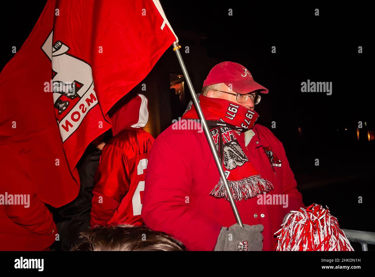 Les fans de football Crimson Tide attendent de féliciter l'équipe pour la victoire au championnat national, le 8 janvier 2010, à Tuscaloosa, Alabama. Banque D'Images