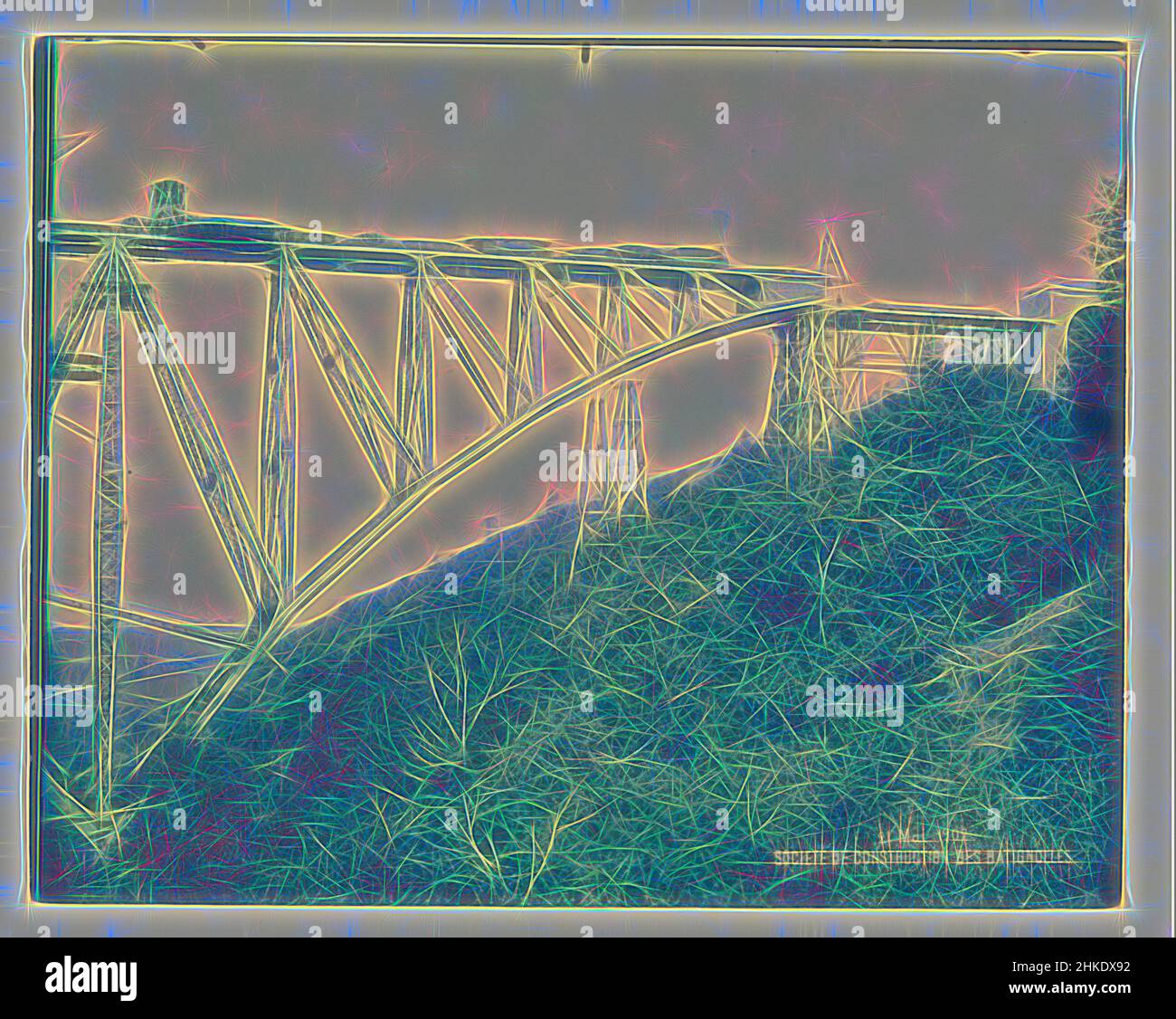 Inspiré par la construction du Viaduc de Viaur en France par la Société de Construction des Battignolles, 21 mai 1902, France, 21 mai-1902, Cyanotype, hauteur 237 mm × largeur 299 mm, réimaginé par Artotop. L'art classique réinventé avec une touche moderne. Conception de lumière chaleureuse et gaie, de luminosité et de rayonnement de lumière. La photographie s'inspire du surréalisme et du futurisme, embrassant l'énergie dynamique de la technologie moderne, du mouvement, de la vitesse et révolutionne la culture Banque D'Images