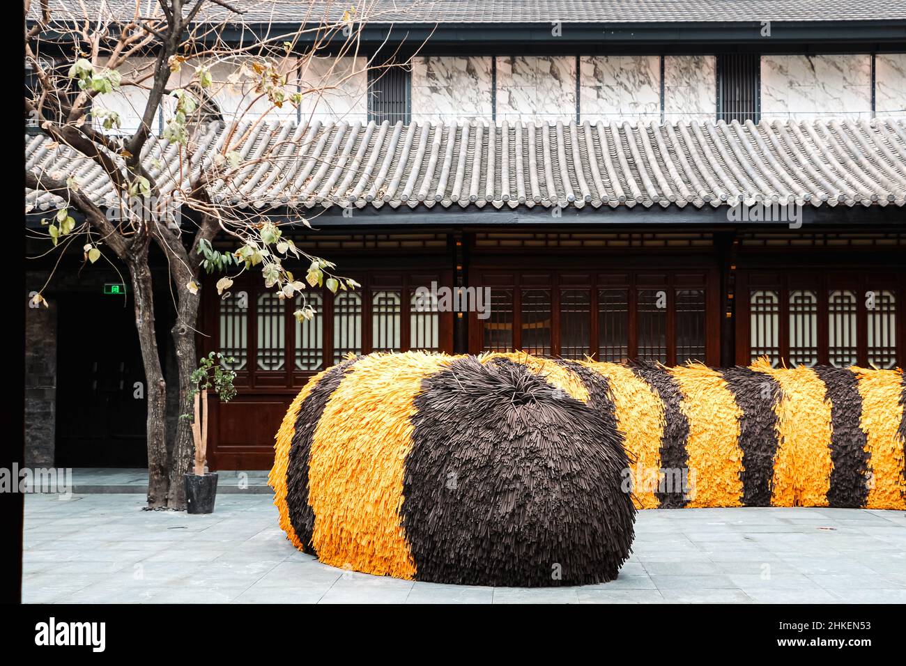 Nouvelle année chinoise du tigre, décoration artistique de la queue de tigre dans la cour chinoise de Chengdu, Sichuan, Chine Banque D'Images